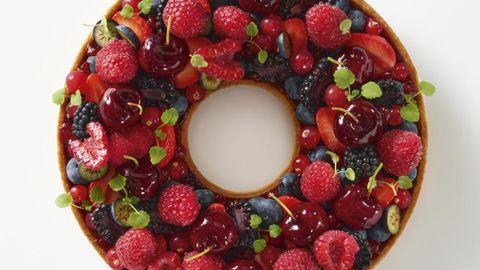 Compagnie des Pâtissiers révolutionne les tartes avec le lancement d’un fond surgelé en forme de couronne. Un design original pour des tartes très tendance.